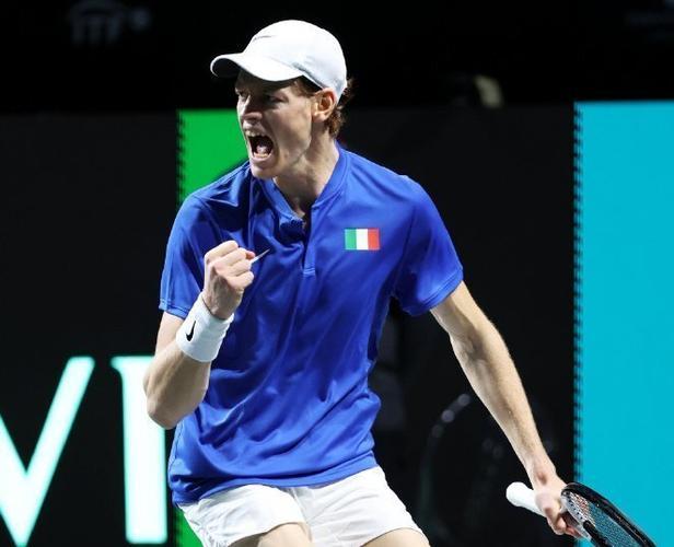 法网逆转戴维斯杯，辛纳惊艳四座