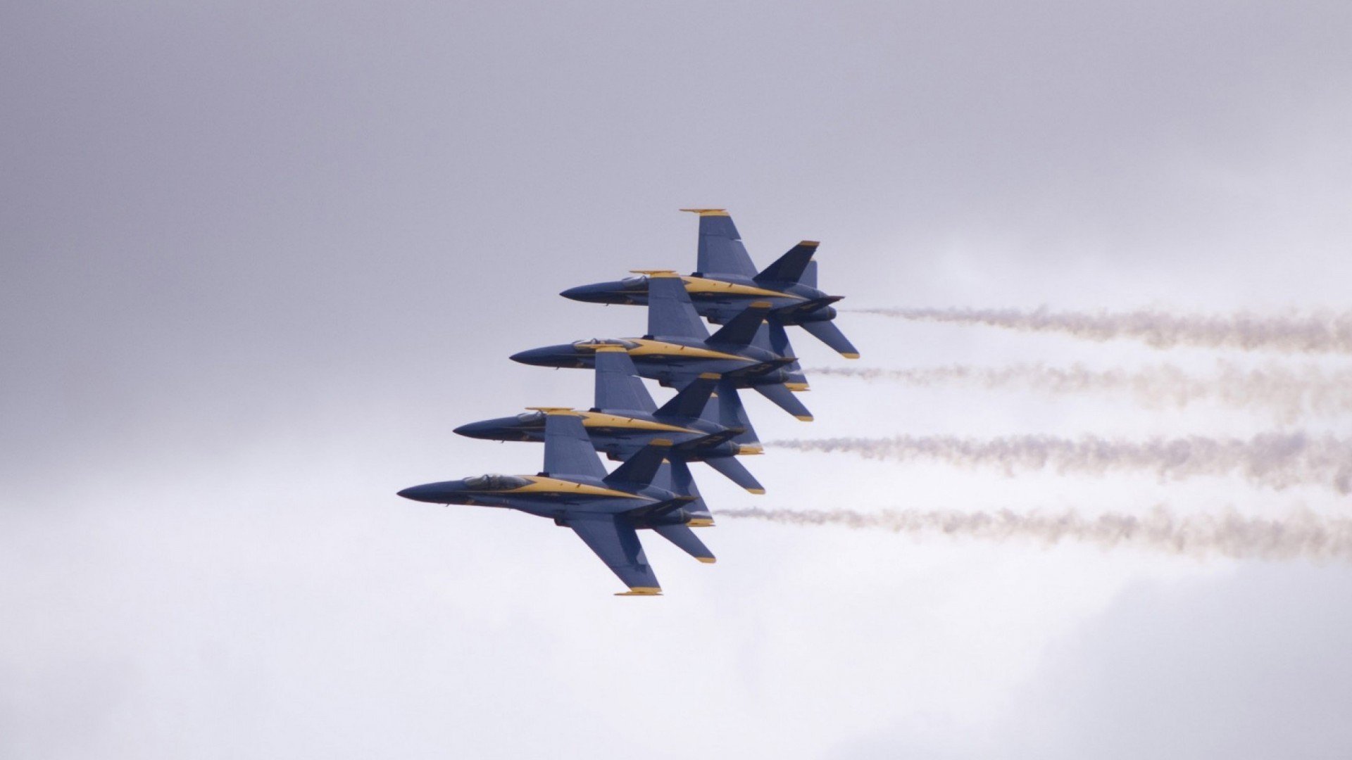 绿茵烽火映照东方铁骑，当意甲焦点战遇上上海队冲垮活塞