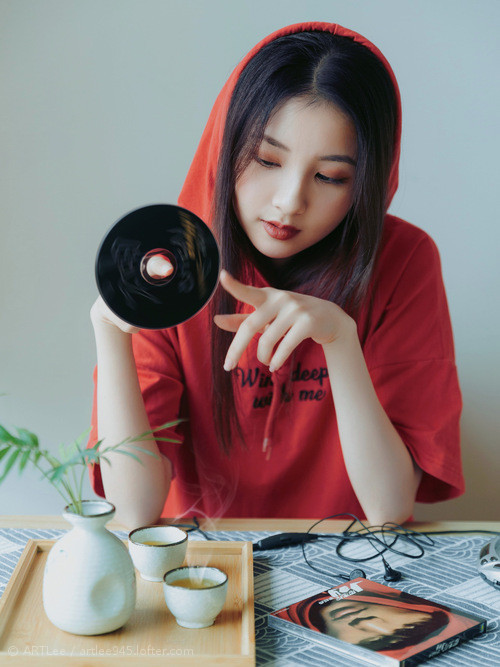 篮网轰然倒下，而另一个世界的恩比德正握紧方向盘，当NBA战术板与F1赛道在平行宇宙交错